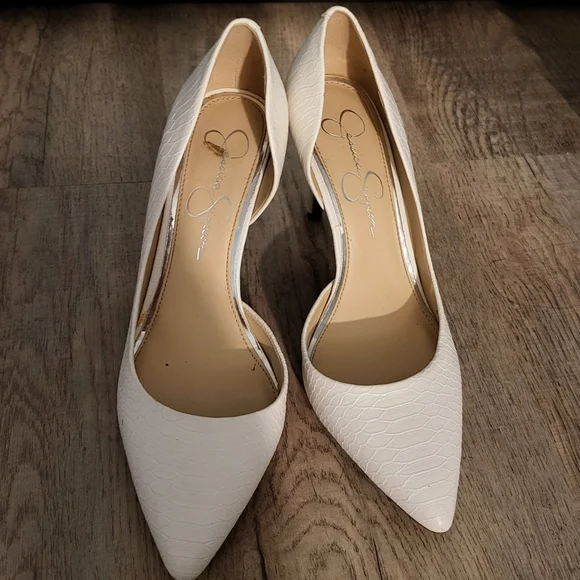 Elegant White Stilettos - Picture 2 of 9